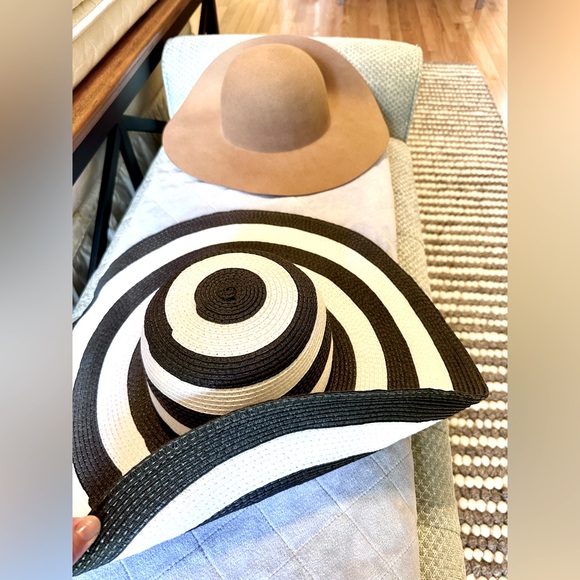 Bundle two floppy hats worn once. Old Country Road - Picture 1 of 5